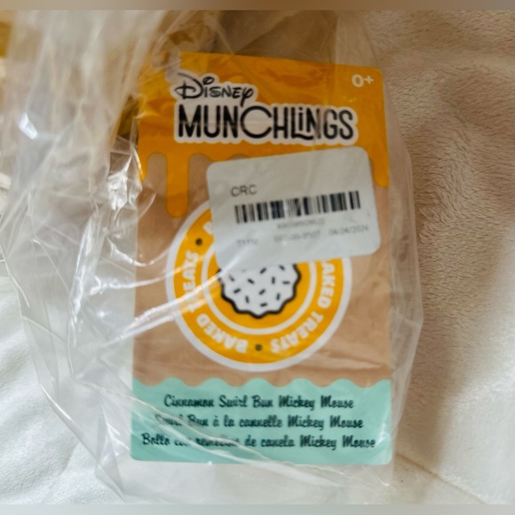 Disney Munchlings Cinnamon Swirl Bun Mickey Mouse Scented Medium Plush *NEW* - Picture 5 of 9